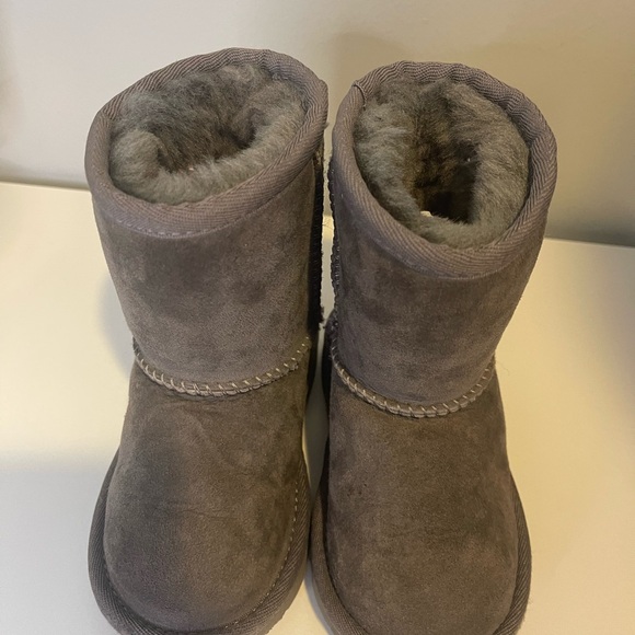Toddler UGG Classic Short Gray Boots 7c - Picture 4 of 8